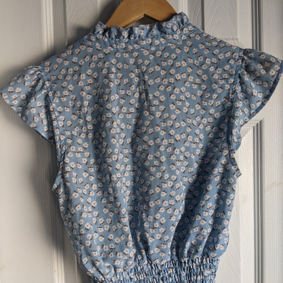 FREE with purchase 🤩 Monteau blue floral top. - Picture 4 of 4